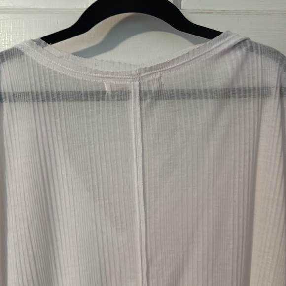 We The Free by Free People Women's White V neck Tee Size Medium - Picture 9 of 12